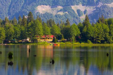 Karagl, Artvin 'in Borcka ilçesine 25-27 kilometre uzaklıkta bulunan bir heyelan gölüdür..