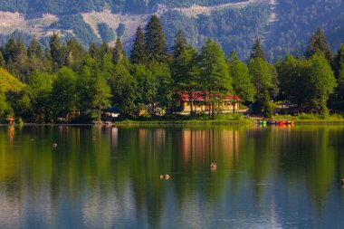 Karagl, Artvin 'in Borcka ilçesine 25-27 kilometre uzaklıkta bulunan bir heyelan gölüdür..