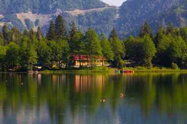 Karagl, Artvin 'in Borcka ilçesine 25-27 kilometre uzaklıkta bulunan bir heyelan gölüdür..