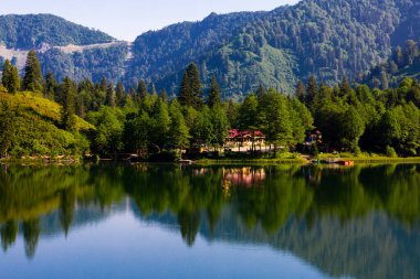 Karagol, Artvin 'in Borcka ilçesine 25-27 kilometre uzaklıkta bulunan bir heyelan gölüdür..