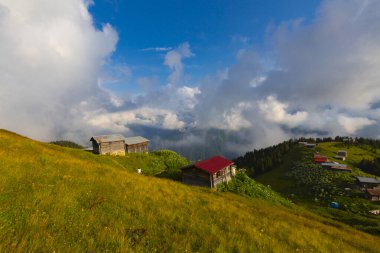Pokut Platosu - Rize. Plato, Frtna ve Hala nehirlerinin oluşturduğu vadilerin arasında, Amlhemin Bölgesi 'nin güneyinde yer almaktadır..