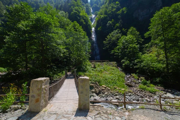 Bulut Vodopád Jeden Vodopádů Rize Nachází Dehtu Potoka Tekoucí Přes — Stock fotografie