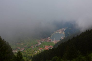 Uzungol, Trabzon ilinin Trabzon ilçesine bağlı bir göldür. Aykara ilçesinin Uzungl ilçesinde yer almaktadır. Yamaçlardan düşüp Haldizen deresini tıkayan kayalar tarafından oluşmuş..