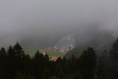 Uzungol, Trabzon ilinin Trabzon ilçesine bağlı bir göldür. Aykara ilçesinin Uzungl ilçesinde yer almaktadır. Yamaçlardan düşüp Haldizen deresini tıkayan kayalar tarafından oluşmuş..