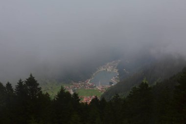 Uzungol, Trabzon ilinin Trabzon ilçesine bağlı bir göldür. Aykara ilçesinin Uzungl ilçesinde yer almaktadır. Yamaçlardan düşüp Haldizen deresini tıkayan kayalar tarafından oluşmuş..