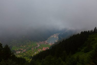 Uzungol, Trabzon ilinin Trabzon ilçesine bağlı bir göldür. Aykara ilçesinin Uzungl ilçesinde yer almaktadır. Yamaçlardan düşüp Haldizen deresini tıkayan kayalar tarafından oluşmuş..
