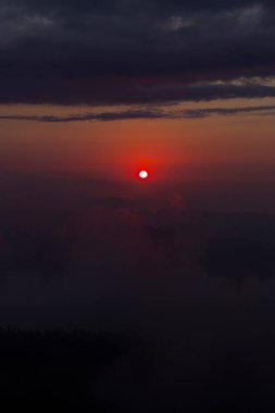 Uzungol, Trabzon ilinin Trabzon ilçesine bağlı bir göldür. Aykara ilçesinin Uzungl ilçesinde yer almaktadır. Yamaçlardan düşüp Haldizen deresini tıkayan kayalar tarafından oluşmuş..