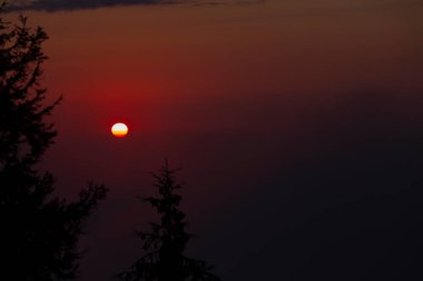 Uzungol, Trabzon ilinin Trabzon ilçesine bağlı bir göldür. Aykara ilçesinin Uzungl ilçesinde yer almaktadır. Yamaçlardan düşüp Haldizen deresini tıkayan kayalar tarafından oluşmuş..