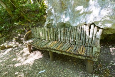 Batı Karadeniz 'in doğal güzelliklerinden biri olan Valla Kanyonu, dünyanın en derin ikinci kanyonu, üç katlı izleme terasıyla ziyaretçilerin ilgi odağı.