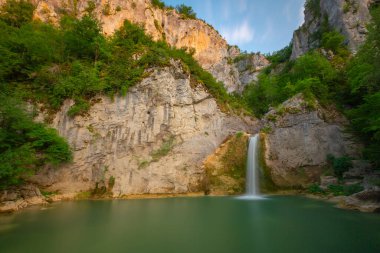 Ilca Şelalesi, Ilca Köyü sınırları içinde, Kastamonu Pnarba 'ya 12 kilometre uzaklıkta. 15 metre yükseklikten dökülür..