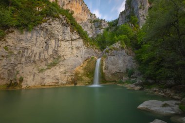 Ilca Şelalesi, Ilca Köyü sınırları içinde, Kastamonu Pnarba 'ya 12 kilometre uzaklıkta. 15 metre yükseklikten dökülür..