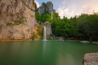 Ilca Şelalesi, Ilca Köyü sınırları içinde, Kastamonu Pnarba 'ya 12 kilometre uzaklıkta. 15 metre yükseklikten dökülür..