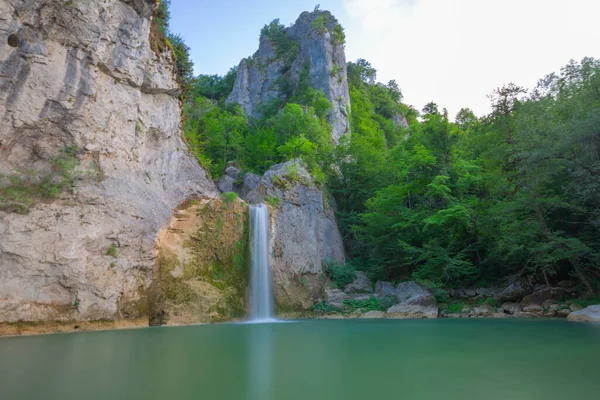 Ilca Şelalesi, Ilca Köyü sınırları içinde, Kastamonu Pnarba 'ya 12 kilometre uzaklıkta. 15 metre yükseklikten dökülür..