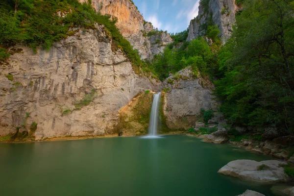 Ilca Şelalesi, Ilca Köyü sınırları içinde, Kastamonu Pnarba 'ya 12 kilometre uzaklıkta. 15 metre yükseklikten dökülür..