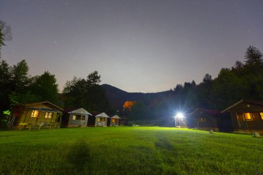 Pnarba 'nın kuzeyinde Kure Dağları, doğuda Azdavay Bölgesi ve batıda Azdavay Bölgesi.
