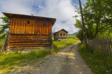Pnarba 'nın kuzeyinde Kure Dağları, doğuda Azdavay Bölgesi ve batıda Azdavay Bölgesi.