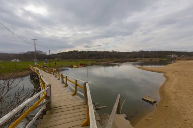 Kiyikoy, Kirklareli ili sınırları içinde, doğal güzellikleriyle göze çarpan Vize ilçesine bağlı bir sahil kasabasıdır..