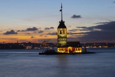 Bakire Kulesi, Salacak açıklarında, Boğaz açıklarında küçük bir adacık üzerine inşa edilmiş bir yapıdır.