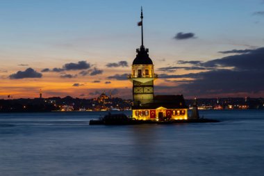 Bakire Kulesi, Salacak açıklarında, Boğaz açıklarında küçük bir adacık üzerine inşa edilmiş bir yapıdır.