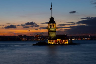 Bakire Kulesi, Salacak açıklarında, Boğaz açıklarında küçük bir adacık üzerine inşa edilmiş bir yapıdır.