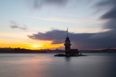 Bakire Kulesi, Salacak açıklarında, Boğaz açıklarında küçük bir adacık üzerine inşa edilmiş bir yapıdır.