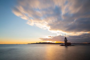 Bakire Kulesi, Salacak açıklarında, Boğaz açıklarında küçük bir adacık üzerine inşa edilmiş bir yapıdır.