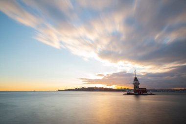 Bakire Kulesi, Salacak açıklarında, Boğaz açıklarında küçük bir adacık üzerine inşa edilmiş bir yapıdır.