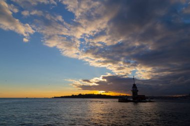 Bakire Kulesi, Salacak açıklarında, Boğaz açıklarında küçük bir adacık üzerine inşa edilmiş bir yapıdır.