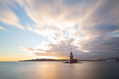 Bakire Kulesi, Salacak açıklarında, Boğaz açıklarında küçük bir adacık üzerine inşa edilmiş bir yapıdır.
