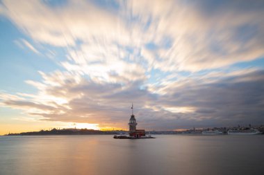 Bakire Kulesi, Salacak açıklarında, Boğaz açıklarında küçük bir adacık üzerine inşa edilmiş bir yapıdır.
