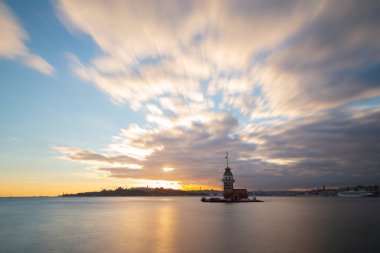 Bakire Kulesi, Salacak açıklarında, Boğaz açıklarında küçük bir adacık üzerine inşa edilmiş bir yapıdır.