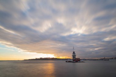 Bakire Kulesi, Salacak açıklarında, Boğaz açıklarında küçük bir adacık üzerine inşa edilmiş bir yapıdır.