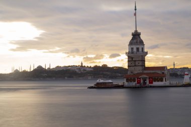 Bakire Kulesi, Salacak açıklarında, Boğaz açıklarında küçük bir adacık üzerine inşa edilmiş bir yapıdır.