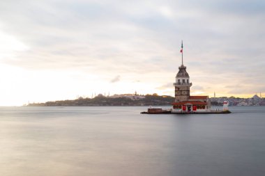 Bakire Kulesi, Salacak açıklarında, Boğaz açıklarında küçük bir adacık üzerine inşa edilmiş bir yapıdır.