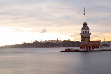 Bakire Kulesi, Salacak açıklarında, Boğaz açıklarında küçük bir adacık üzerine inşa edilmiş bir yapıdır.