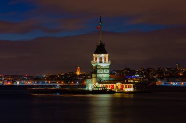 Ortaçağ Bizans döneminden beri Leander Kulesi (Leandros Kulesi) olarak da bilinen Bakire Kulesi (Türkçe: Kz Kulesi), 