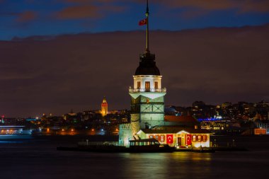 Ortaçağ Bizans döneminden beri Leander Kulesi (Leandros Kulesi) olarak da bilinen Bakire Kulesi (Türkçe: Kz Kulesi), 