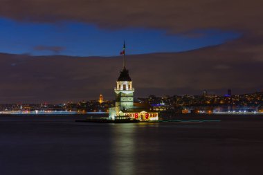 Ortaçağ Bizans döneminden beri Leander Kulesi (Leandros Kulesi) olarak da bilinen Bakire Kulesi (Türkçe: Kz Kulesi), 