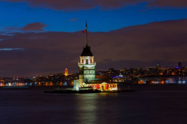 Ortaçağ Bizans döneminden beri Leander Kulesi (Leandros Kulesi) olarak da bilinen Bakire Kulesi (Türkçe: Kz Kulesi), 