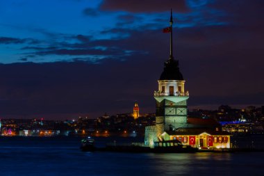 Ortaçağ Bizans döneminden beri Leander Kulesi (Leandros Kulesi) olarak da bilinen Bakire Kulesi (Türkçe: Kz Kulesi), 