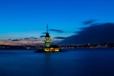 Ortaçağ Bizans döneminden beri Leander Kulesi (Leandros Kulesi) olarak da bilinen Bakire Kulesi (Türkçe: Kz Kulesi), 