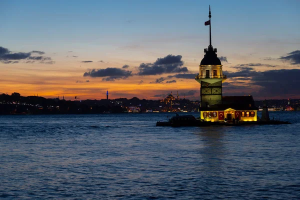 Bakire Kulesi Salacak Açıklarında Boğaz Açıklarında Küçük Bir Adacık Üzerine — Stok fotoğraf