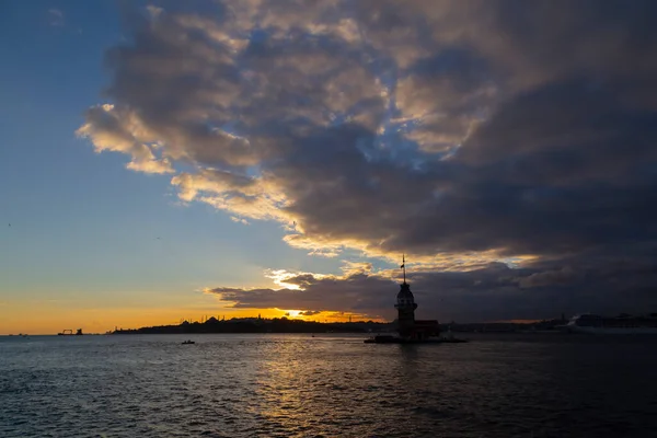 Maiden Tower Est Une Structure Construite Sur Petit Îlot Large — Photo