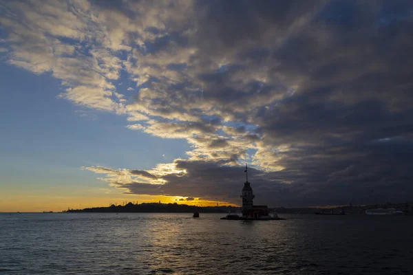 Maiden Tower Est Une Structure Construite Sur Petit Îlot Large — Photo