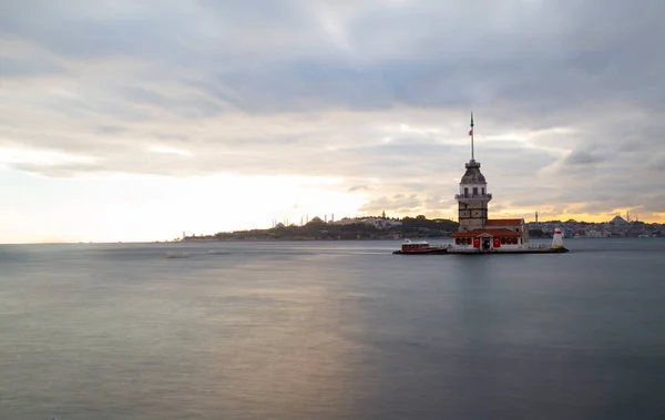 Torre Doncella Una Estructura Construida Pequeño Islote Frente Salacak Costa — Foto de Stock