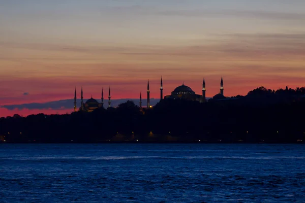 Maiden Tower Een Van Onmisbare Plaatsen Van Het Bosporus Uitzicht — Stockfoto