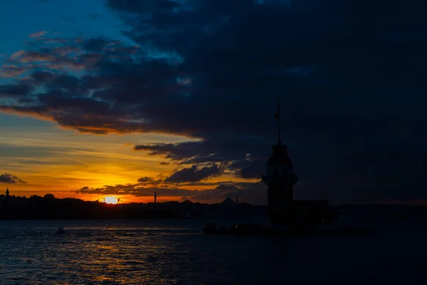 Maiden Tower Een Van Onmisbare Plaatsen Van Het Bosporus Uitzicht — Stockfoto