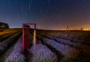 Samanyolu ve yıldız fotoğrafları takip ediyor