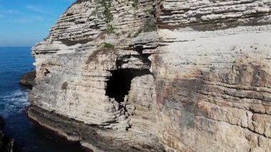 Kerpe Devil kayalarının hava görüntüsü