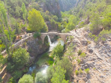 Clandras Köprüsü ve Şelalesi 'nin hava görüntüsü